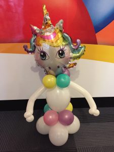 Balloon unicorn table decoration